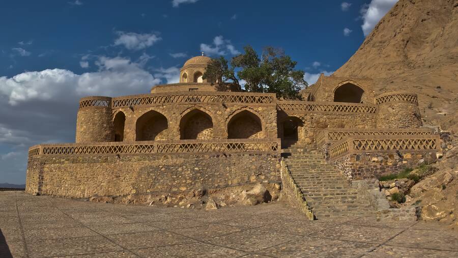 Tomb of Bozorgmehr Qaini